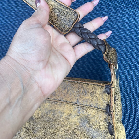 John Cole Kaylee Distressed Cow Hide Leather Brown Shoulder Bag/Purse/Tote - Picture 5 of 14